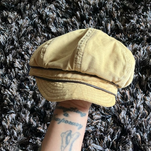 Stylish Tan Newsboy Cap - Picture 1 of 5